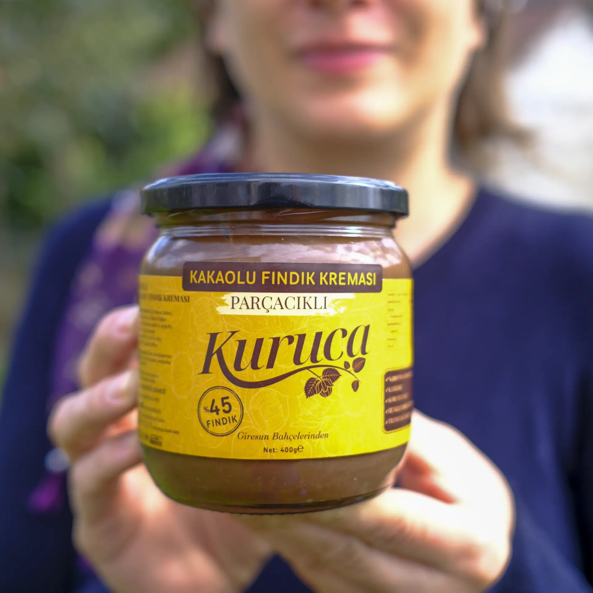 Palm yağsız, yüksek oradan Giresun fındığı içeren Kuruca Kakaolu Fındık Kreması yakın çekim.
