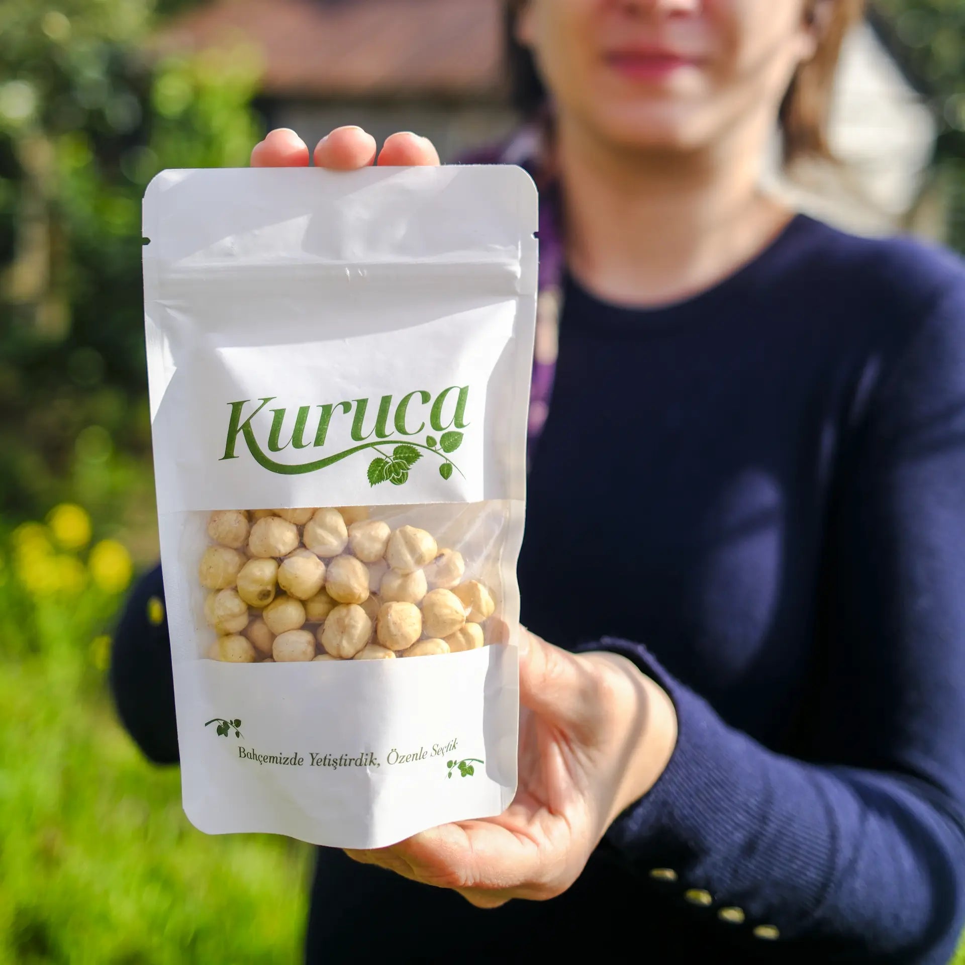 Giresun kavrulmuş fındık 100g'lık pratik pakette yakın çekim.